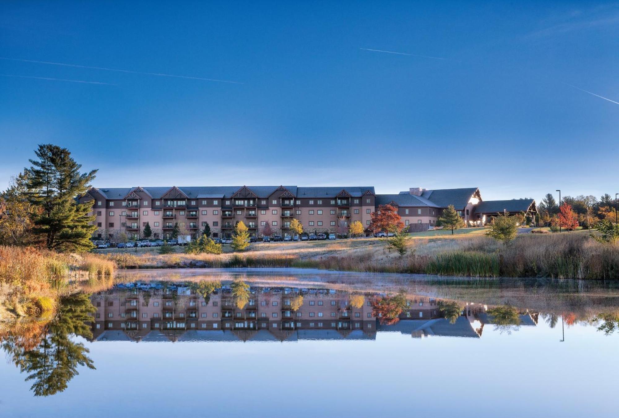 Club Wyndham Glacier Canyon Lake Delton Buitenkant foto